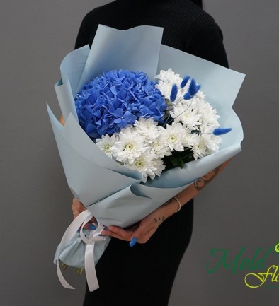 Bouquet with Blue Hydrangea and White Chrysanthemums photo 394x433